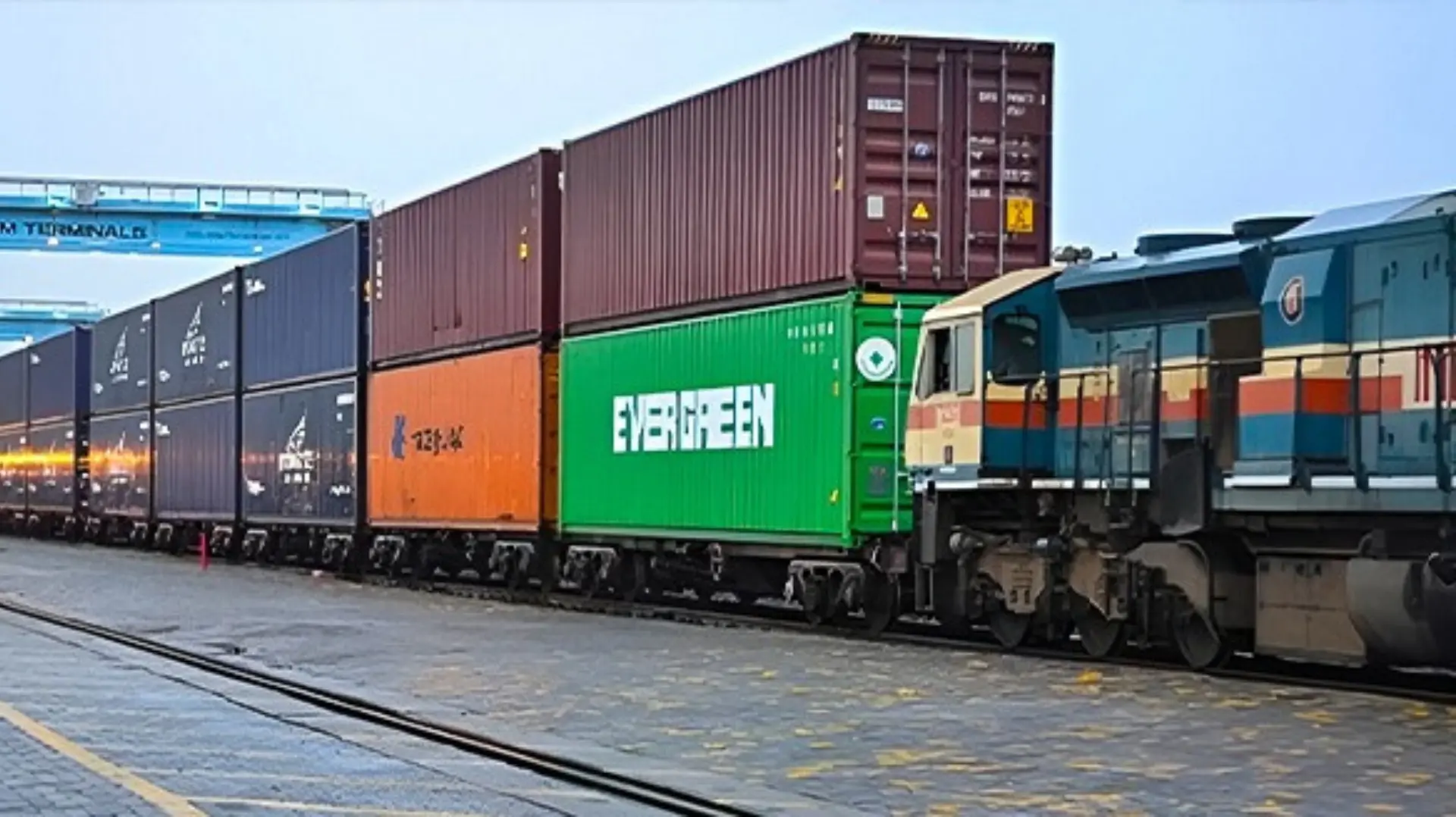 Fast and safe containerized rail transportation services across India